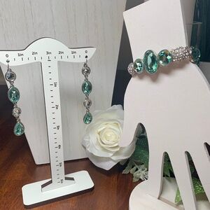 Stunning Vintage Blue and Crystal Faceted Bracelet and Earrings Set.